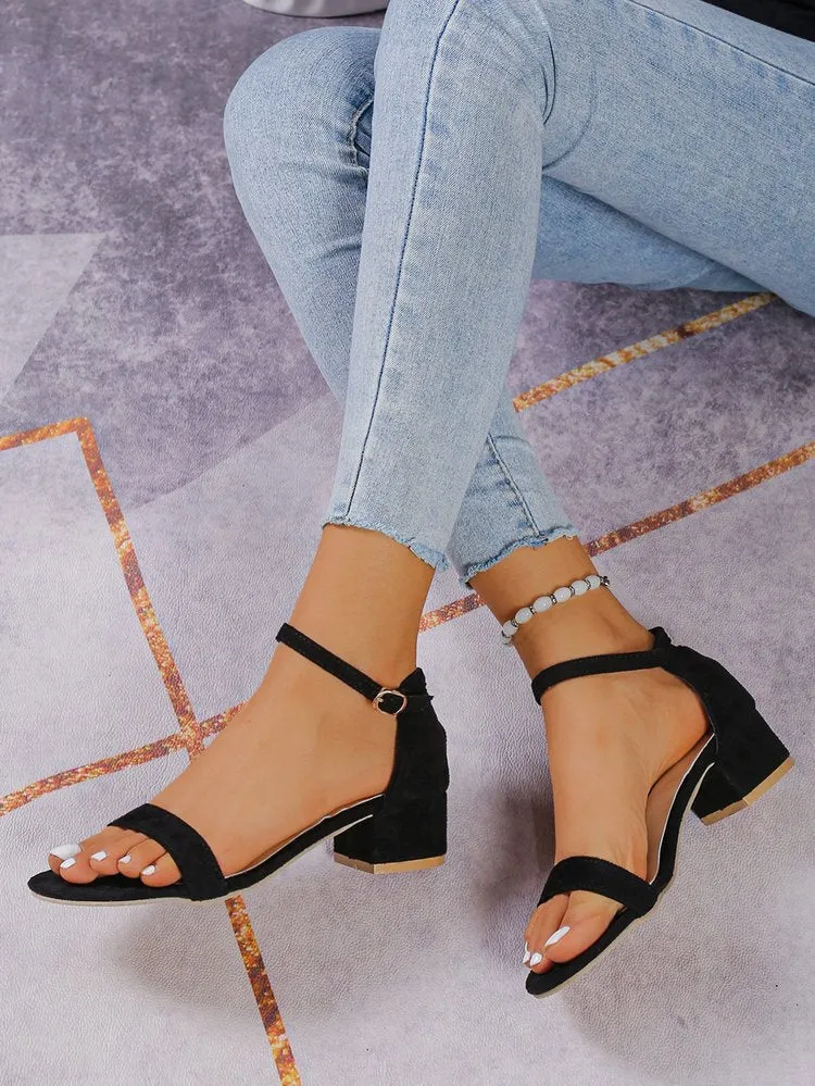 elveswallet One-buckle low block heel sandals